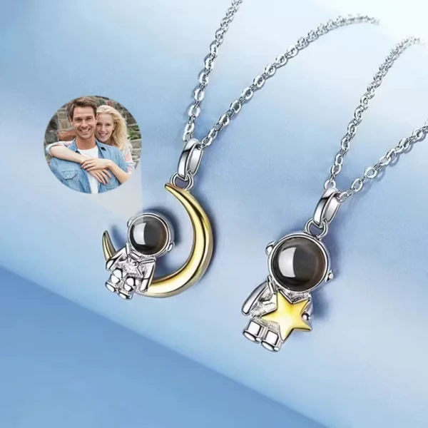 comprar-collar-con-proyeccion-de-foto-personalizada-luna-estrella-4