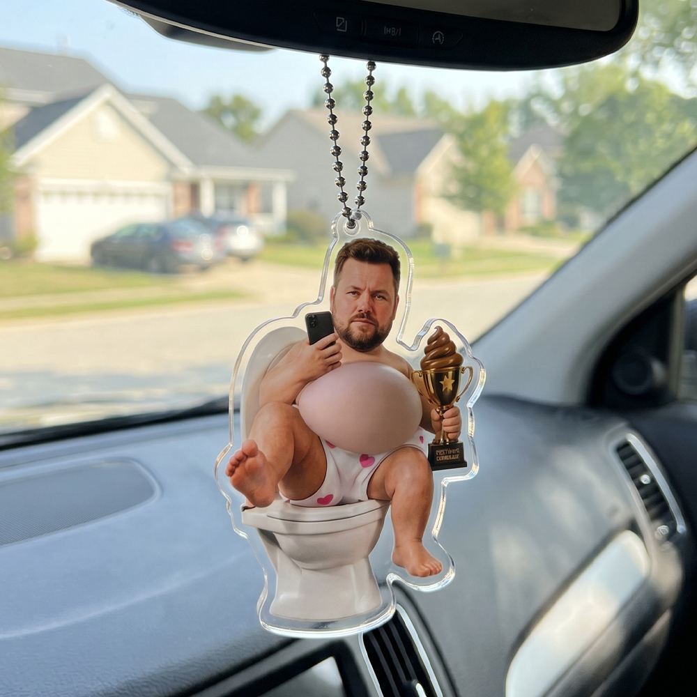 Llavero personalizado con cara y barriga en el coche