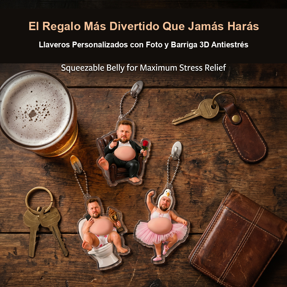 Llaveros personalizados con cara en mesa de madera con cerveza