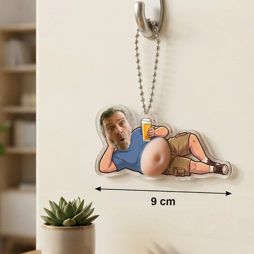 Llavero personalizado chico barriga cervecera camiseta azul