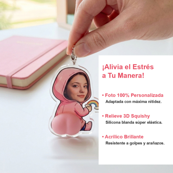 Detalle de llavero personalizado con relieve squishy
