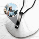 Collar Barra Prismática para Hombre con Foto Interior Oculta y Proyección