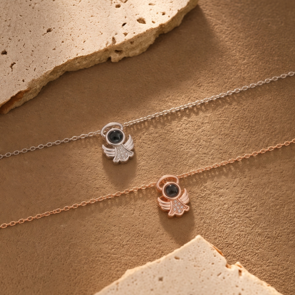 Collar con Alas de Ángel y Circonitas con Proyección de Foto Personalizada foto 3