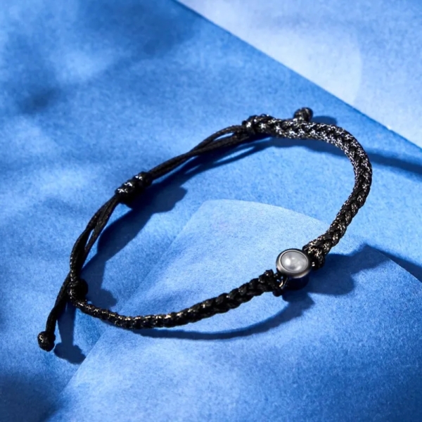 Pulsera de cuerda trenzada ajustable con charm de proyección